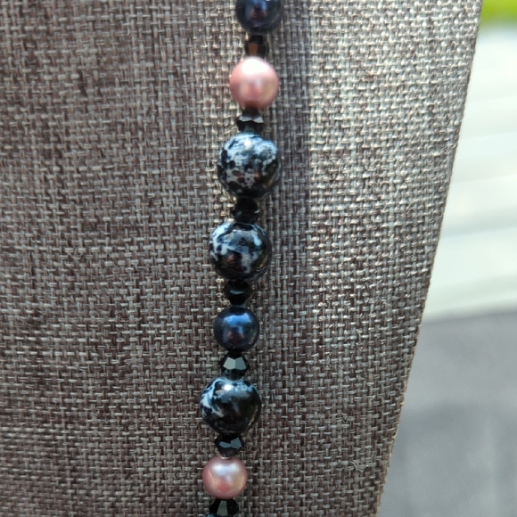 Elegant Blue and Pink Beaded Necklace - Picture 2 of 5